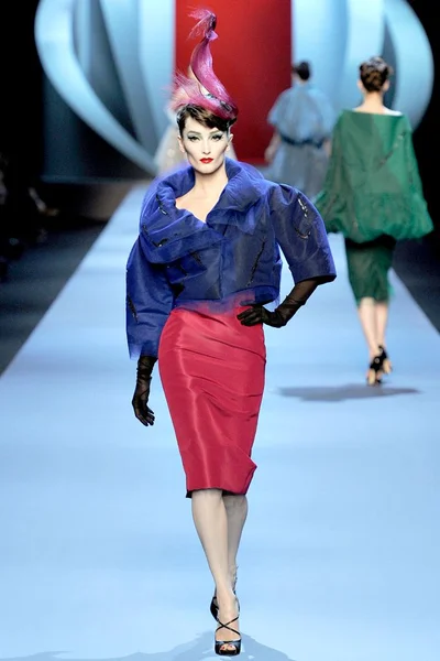 Look 16